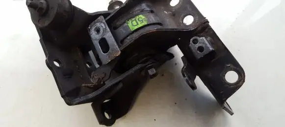Toyota Corolla Verso AR10 Engine mount bracket