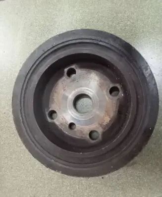 Volvo V70 Crankshaft pulley 30731865