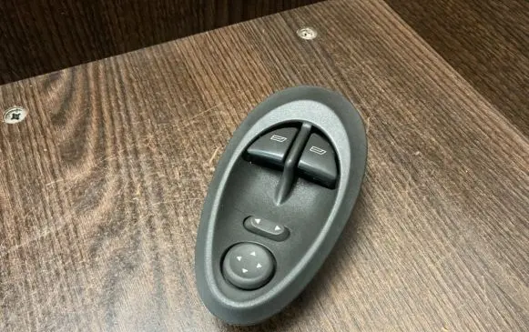 Iveco Daily 3rd gen Electric window control switch 500321137