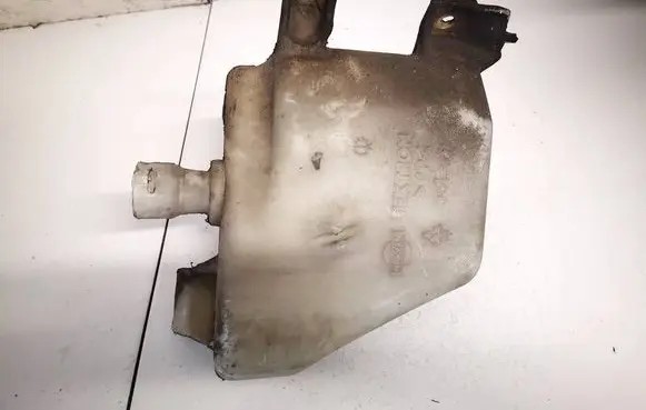 Nissan Primera Windshield washer fluid reservoir/tank