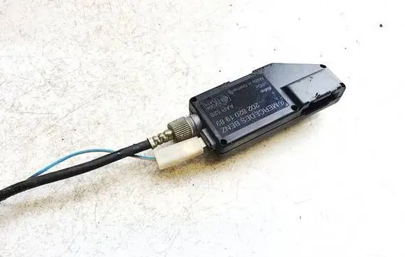 Mercedes-Benz C W202 Antenna control unit 2028201989 aar528