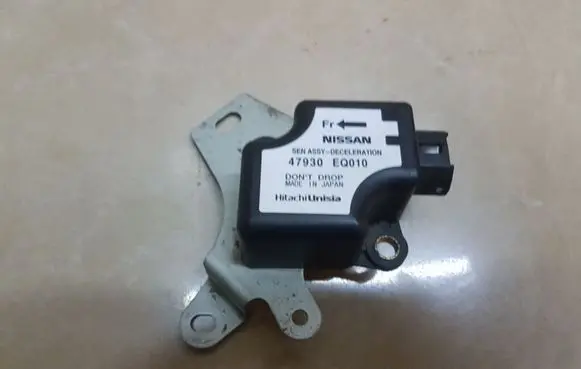 Nissan X-Trail T30 ESP acceleration yaw rate sensor 47930EQ010