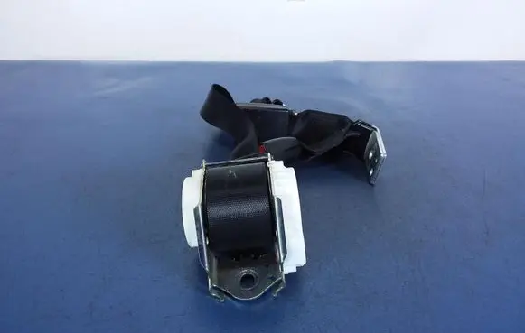 Jaguar XF X250 Front seatbelt 8X23-F611B69-AD