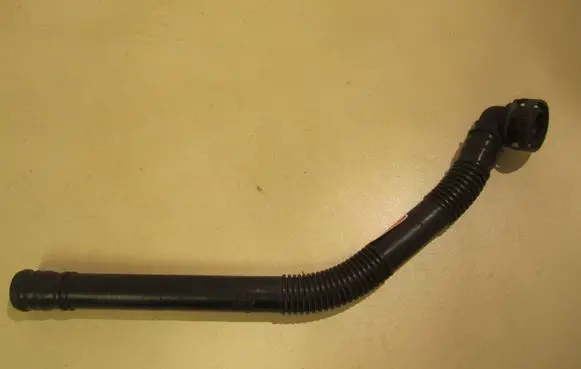 Volkswagen PASSAT B6 Breather hose/pipe 3C0129637C