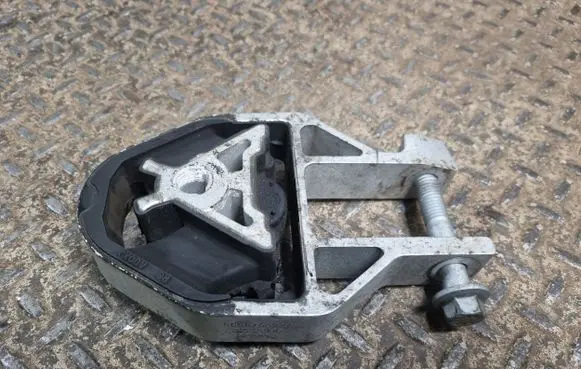 Volvo XC40 Gearbox mount 32222105