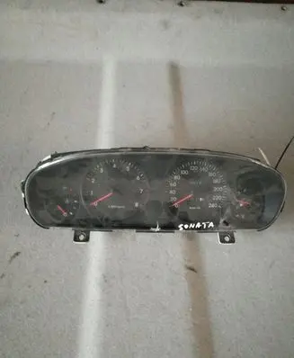 Hyundai Sonata Speedometer (instrument cluster) 0599121