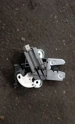 Audi A4 S4 B7 8E 8H Tailgate lock latch 4F5827505D