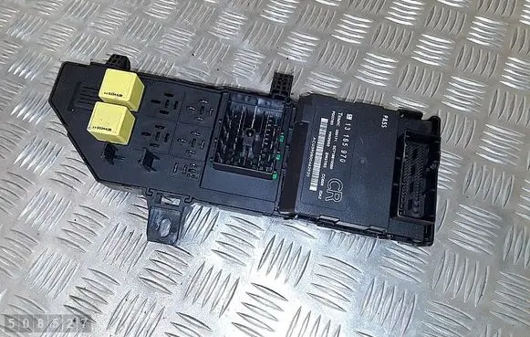 Opel Vectra C Fuse module 13165970