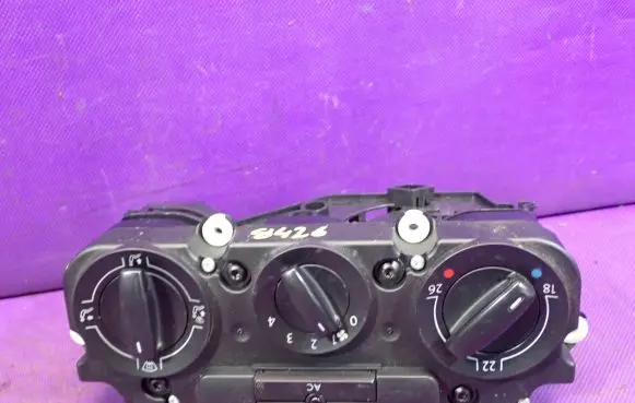 Volkswagen Golf V Interior fan control switch 