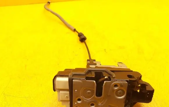 Volvo XC40 Front door lock 31349894