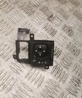 Mitsubishi Pajero Wing mirror switch 183569