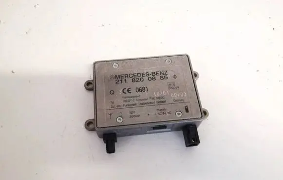 Mercedes-Benz CLS C219 Antenna control unit 2118200885