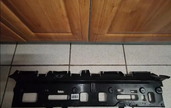 Radiator mount bracket