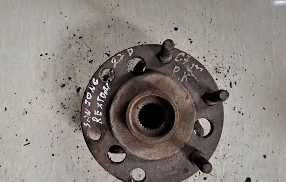 SsangYong Rexton Front wheel hub