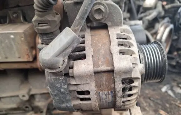 Toyota Avensis T270 Generator/alternator 270600r070 1042113061