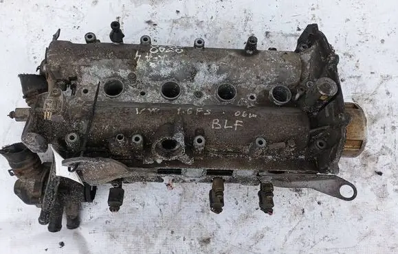 Volkswagen Touran I Engine head 03c103358s