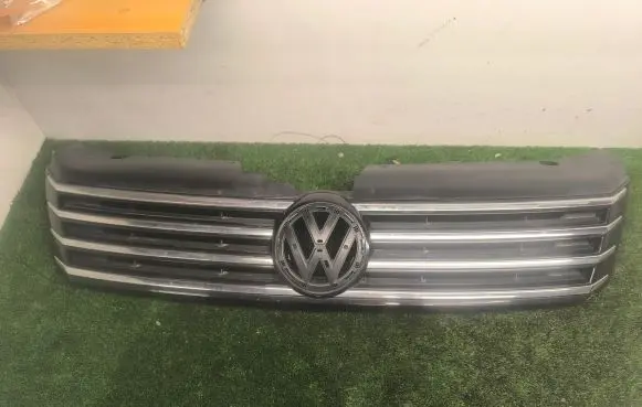 Volkswagen PASSAT B7 Front grill 3AA853653