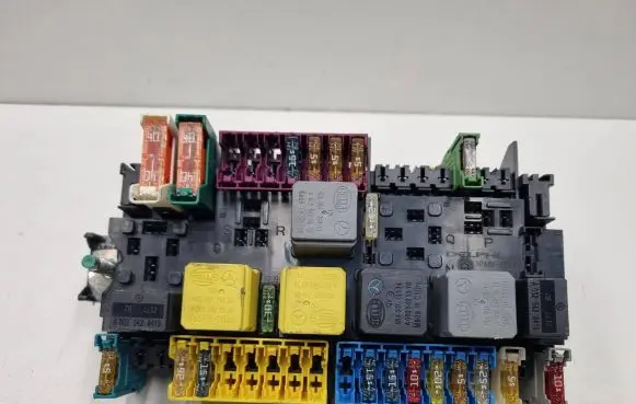 Mercedes-Benz A W176 Fuse module A2469060093 2469060093