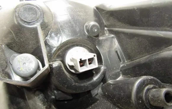 Nissan Juke I F15 Headlight/headlamp