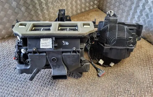 Dodge Charger Interior heater climate box assembly 68340550AA P68340550AA
