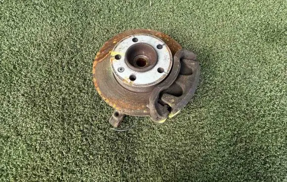 Front wheel hub spindle knuckle