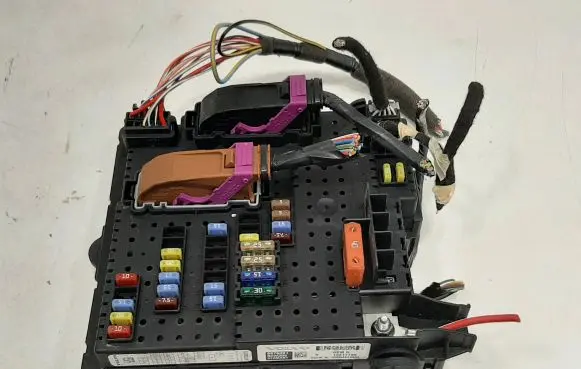 Volvo V70 Fuse module 8676391 12217799 04W305