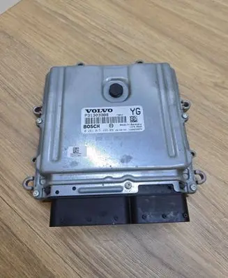 Volvo V70 Engine control unit/module P31303388 1039S30872 0281015286