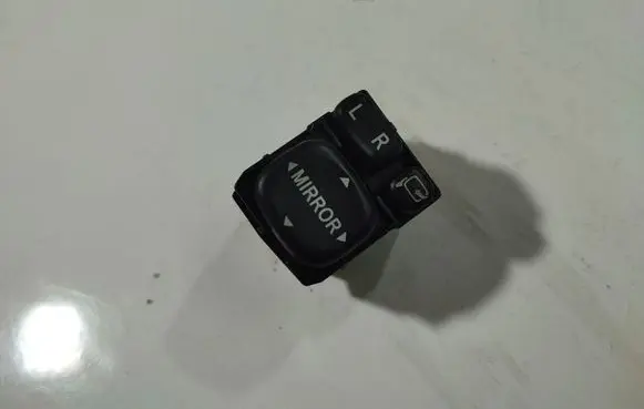 Toyota Avensis T250 Wing mirror switch 183375