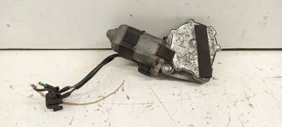 Mercedes-Benz E W124 Front door window regulator motor 0130821284 0048205142 A0048205142
