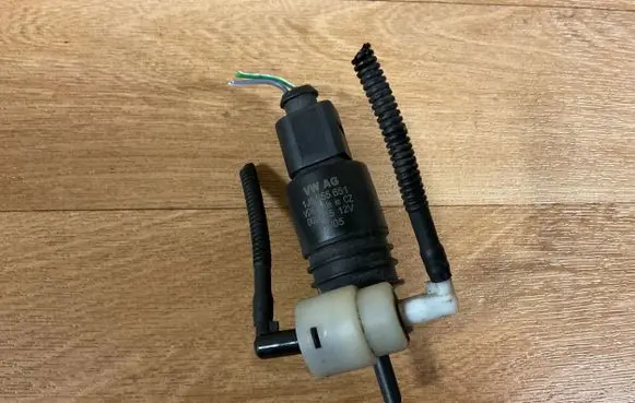 Porsche Cayenne (9PA) Windscreen/windshield washer pump 1J6955651 002015