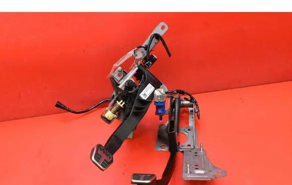 Ford Focus ST Accelerator throttle pedal BV617B633NF