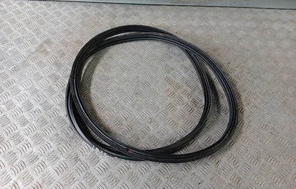 Trunk rubber seal (body)
