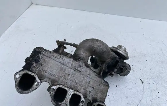 Volkswagen PASSAT B5.5 Intake manifold 038129713AB