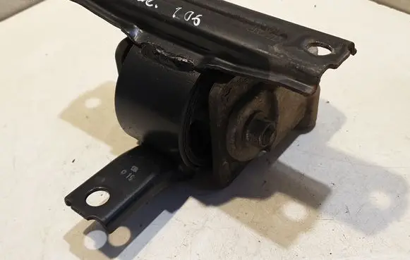 Engine mount bracket