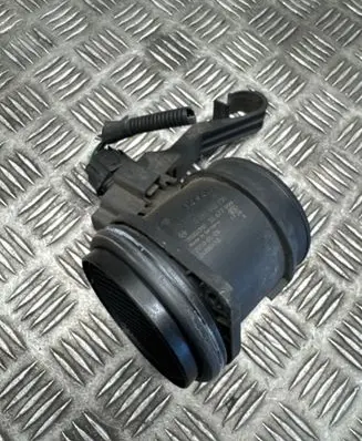 Volvo XC90 Mass air flow meter 30677999 0281002730