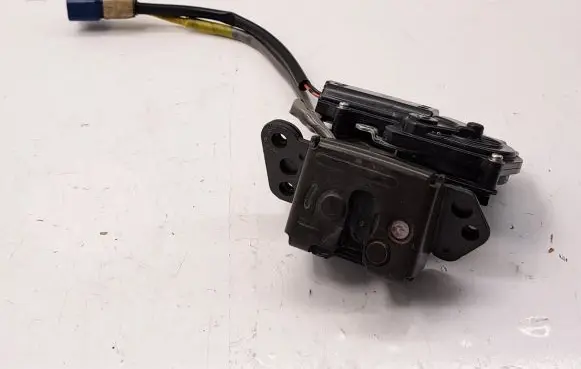 Toyota Corolla Verso AR10 Loading door lock 6935005051