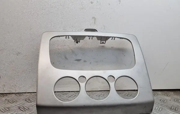 Ford Focus Radio/GPS head unit trim 7M5118522A BXMEB