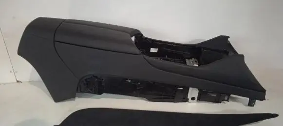 Maserati Levante Center console 105883702