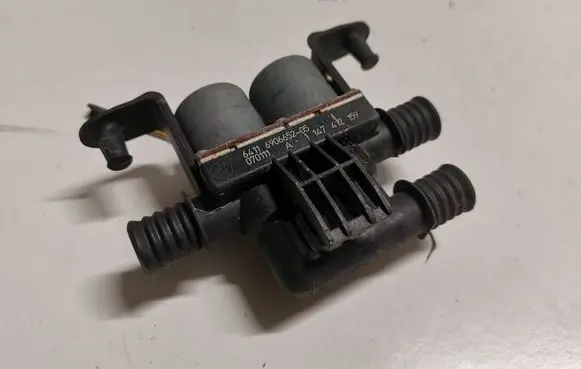 BMW 7 E65 E66 Coolant heater control valve 6906652