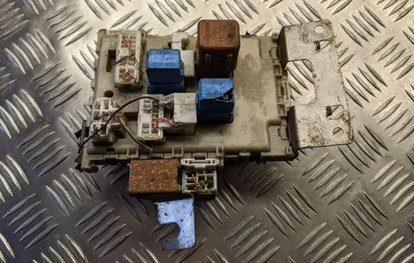 Nissan Almera Tino Fuse box set 0726001 243504U100
