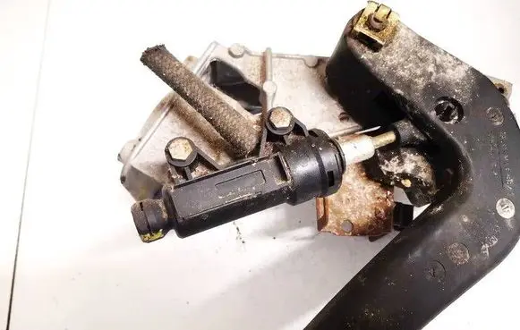 BMW 3 E46 Clutch master cylinder 21526756747 2152-6756747