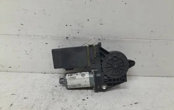 Skoda Octavia Mk1 (1U) Front door window regulator motor 1U495802A