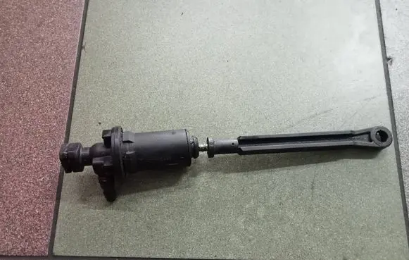 Renault Trafic II (X83) Clutch master cylinder 8200506488