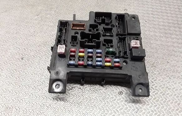 Mitsubishi Outlander Fuse module 8637A319 519087A18 L8637002A