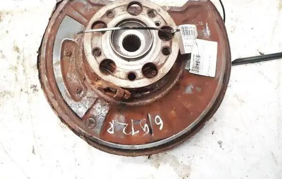 Mercedes-Benz C W204 Rear brake disc plate dust cover 