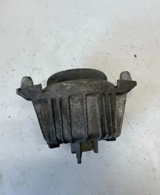 Mercedes-Benz C W204 Engine mount bracket A2042400317 3618504