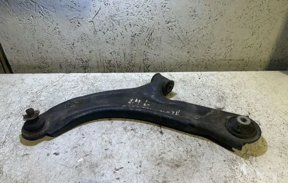 Nissan Note (E11) Front lower control arm/wishbone