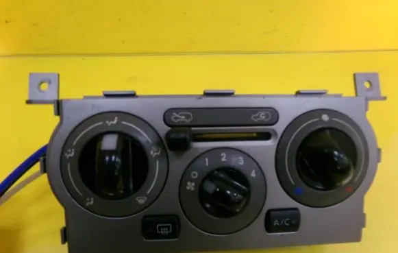 Nissan Cube Z11 Climate control unit