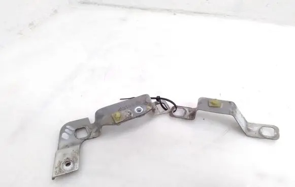 Fender mounting bracket