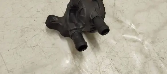 Volvo XC90 Engine coolant pipe/hose Q01845